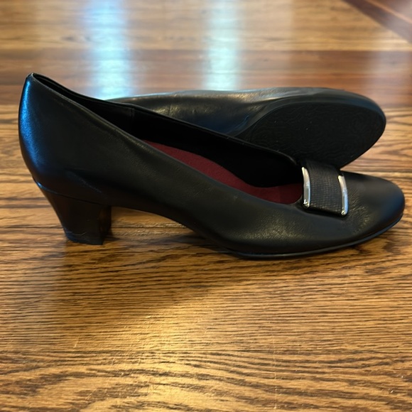 Munro size 11.5 N women’s black heels - Picture 7 of 7